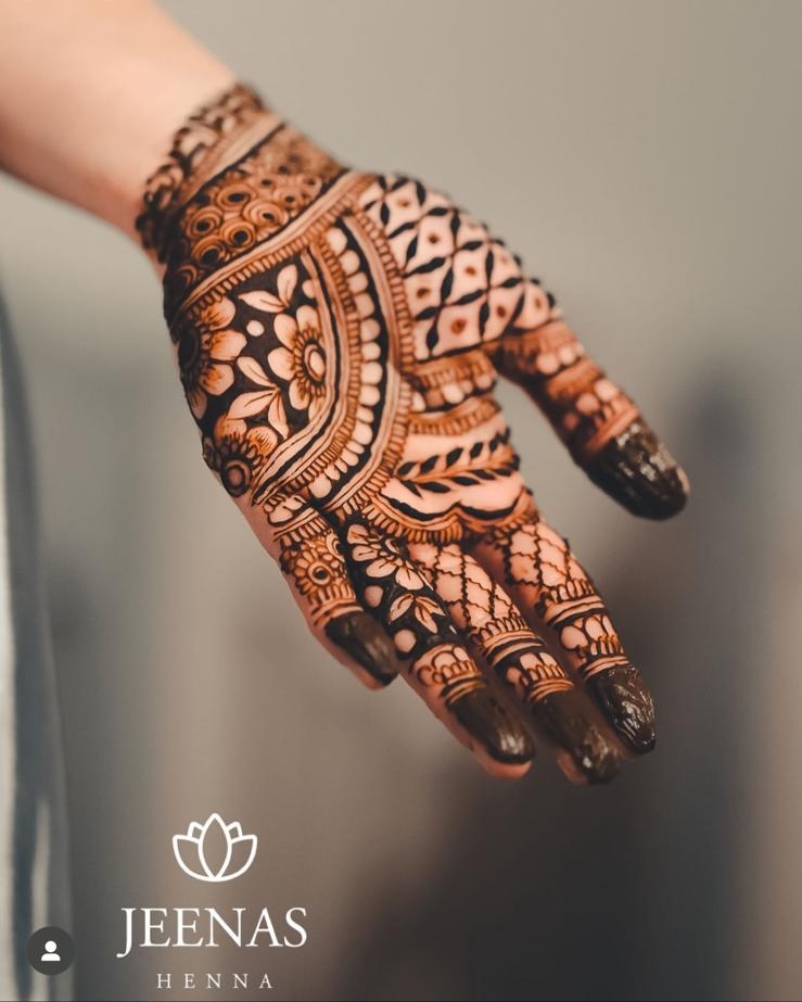 Finger ring style henna design